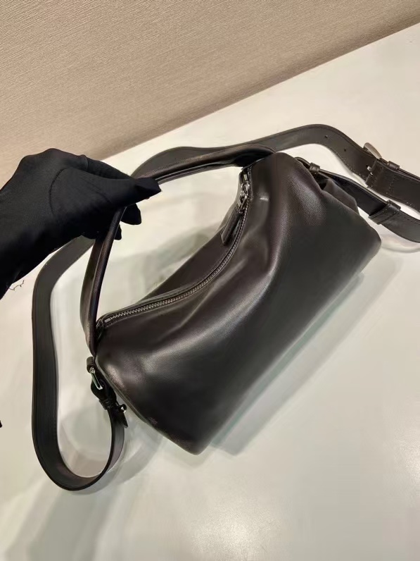 人気商品 プラダ バッグ 正規品コピー 本革 レザー 斜め掛けバッグ シンプル 2VH188 ブラウン_5