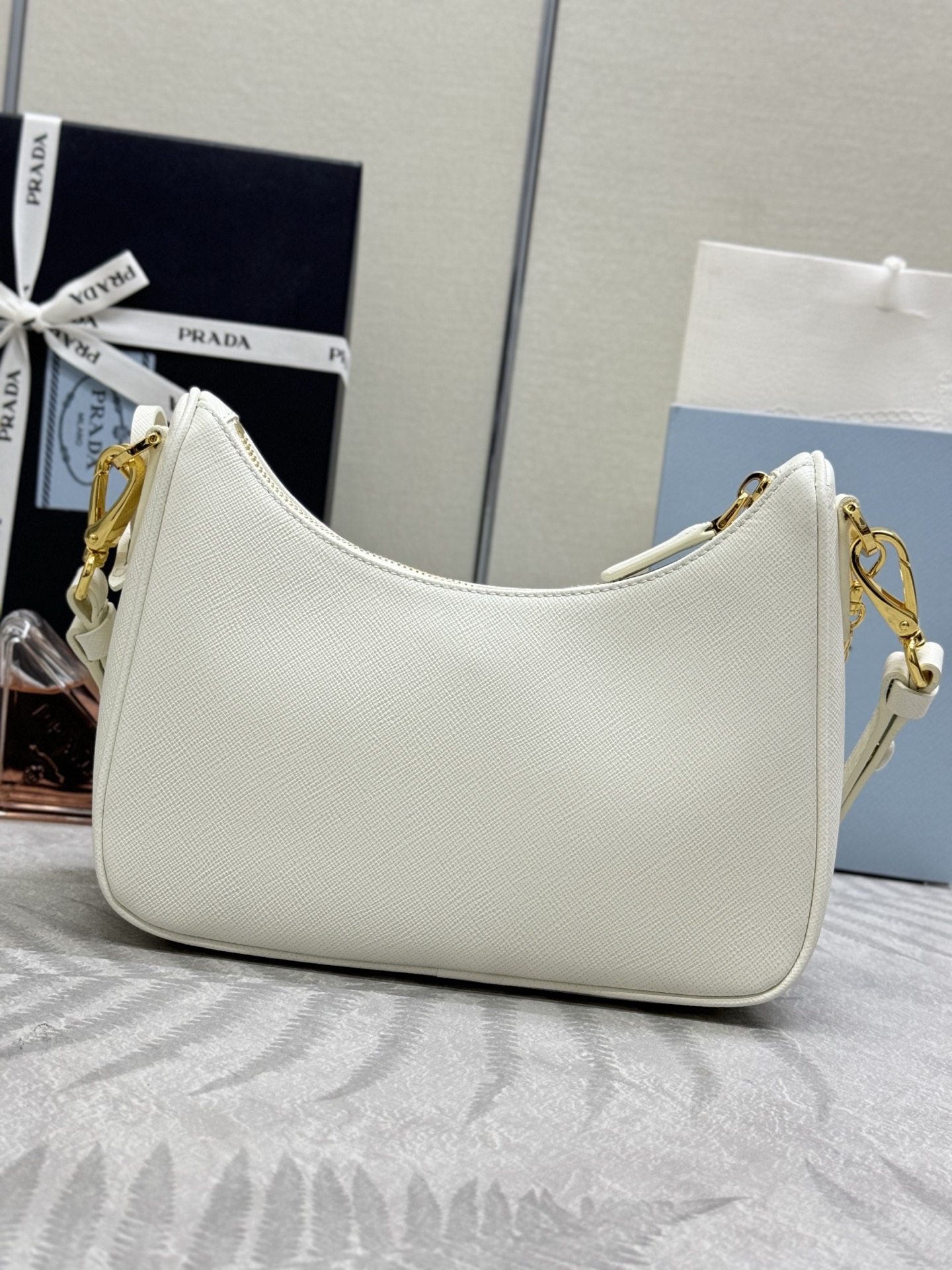 定番人気 プラダ バッグ 染め替えコピー 本革 レザー ハンドバッグ 優雅 1BC204 ホワイト_3