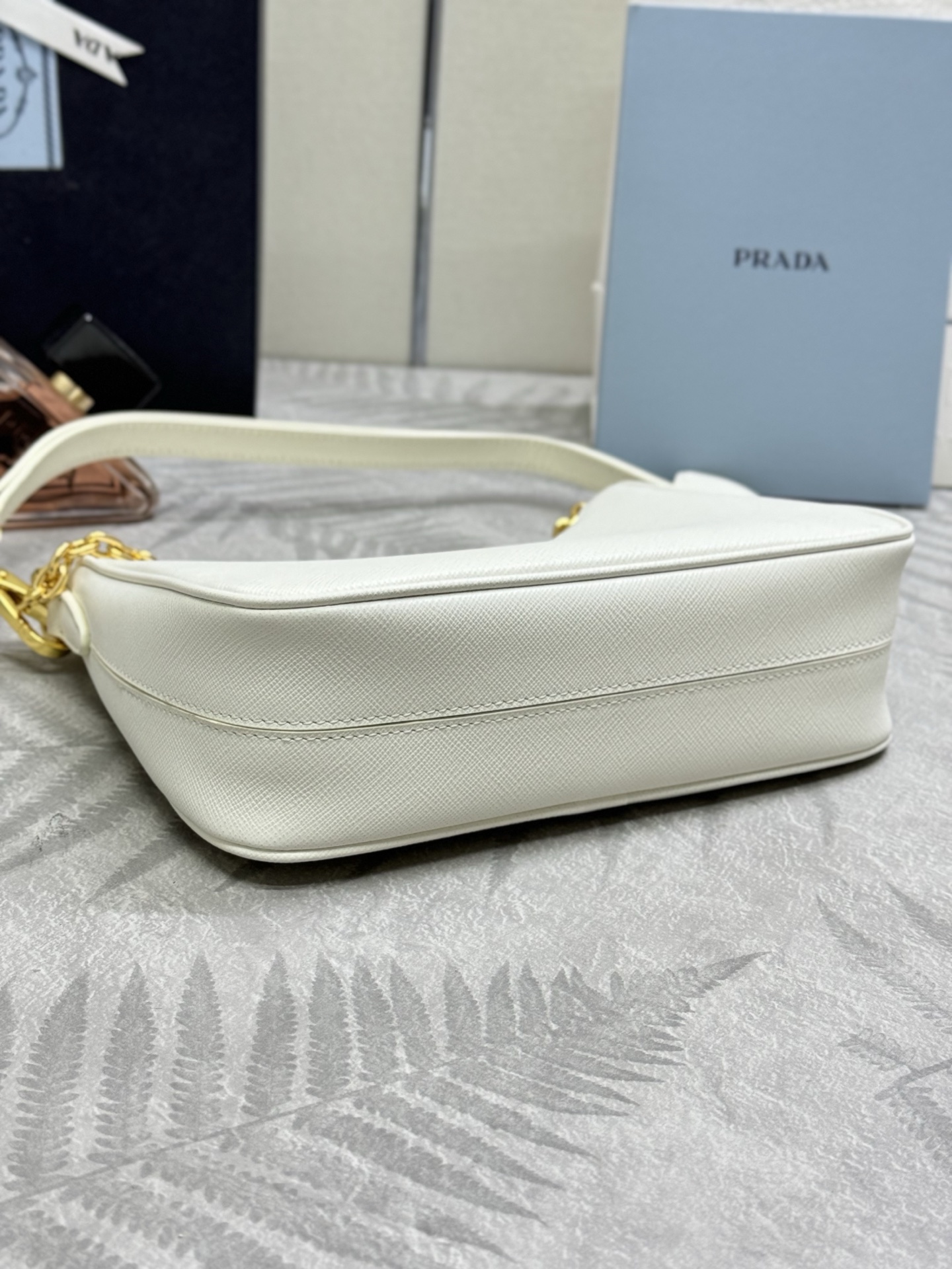 定番人気 プラダ バッグ 染め替えコピー 本革 レザー ハンドバッグ 優雅 1BC204 ホワイト_5