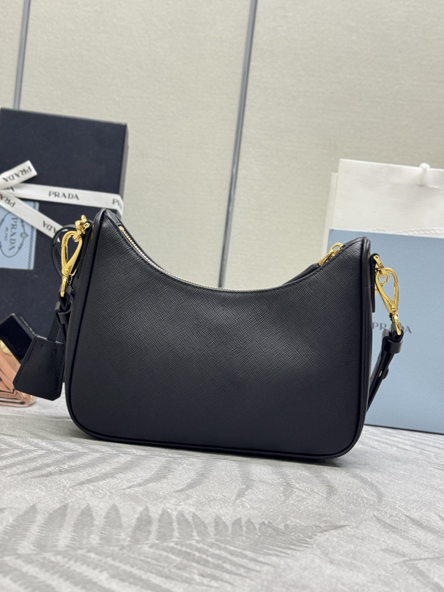 定番人気 プラダ 卒業式スーパーコピー 本革 レザー ハンドバッグ 優雅 1BC204 ブラック_3