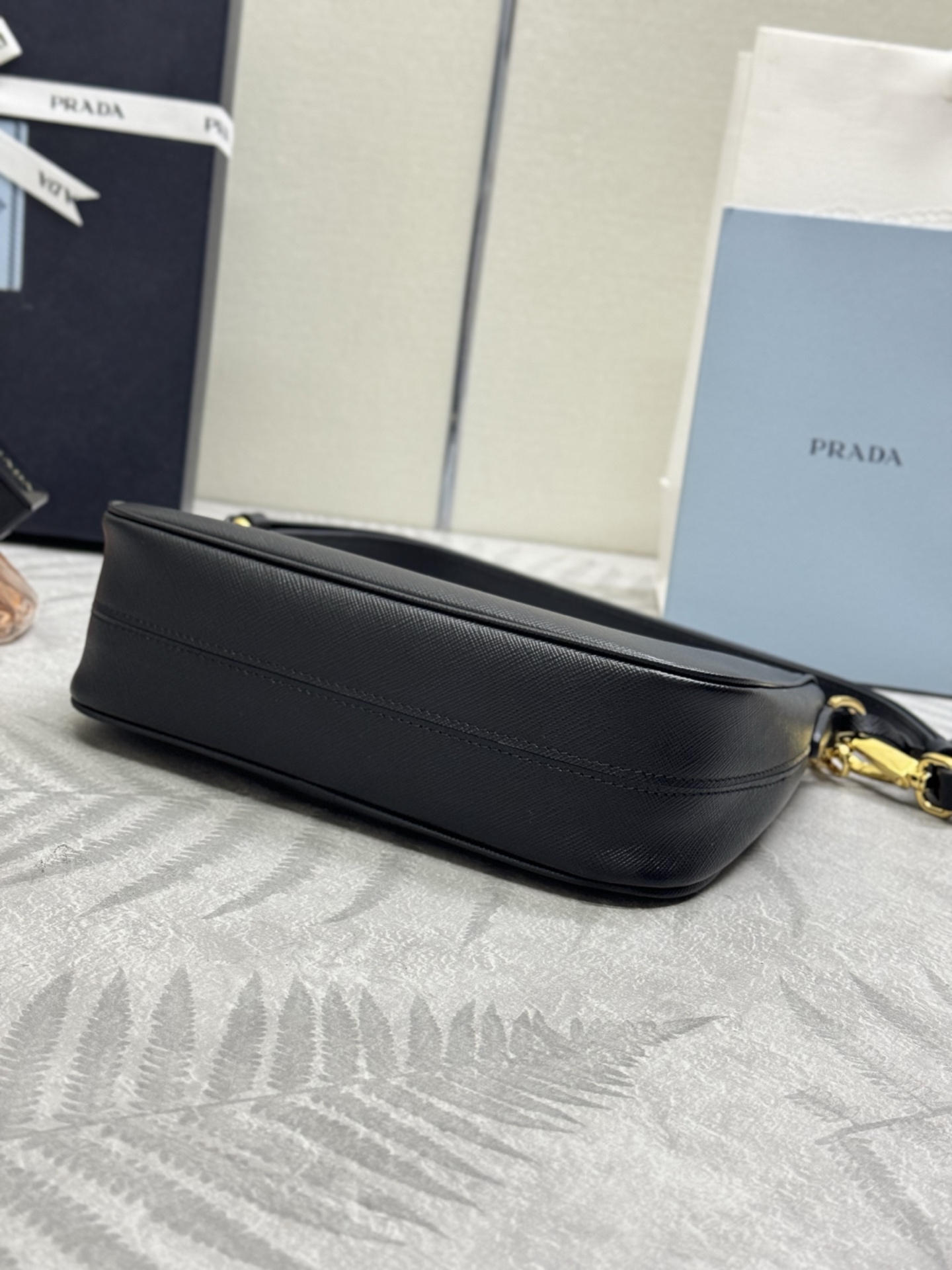 定番人気 プラダ 卒業式スーパーコピー 本革 レザー ハンドバッグ 優雅 1BC204 ブラック_6
