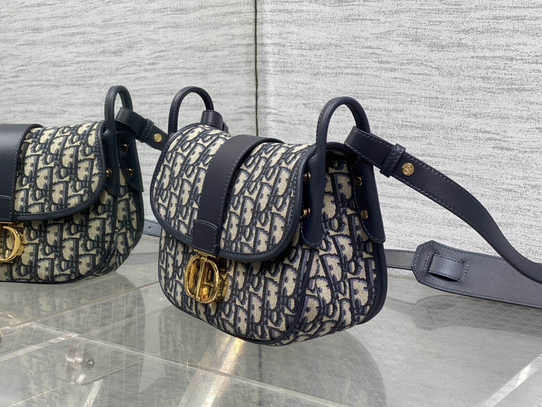 dior バッグスーパーコピー 本革 レザー 斜め掛けバッグ 花柄 シンプル ブラック_3
