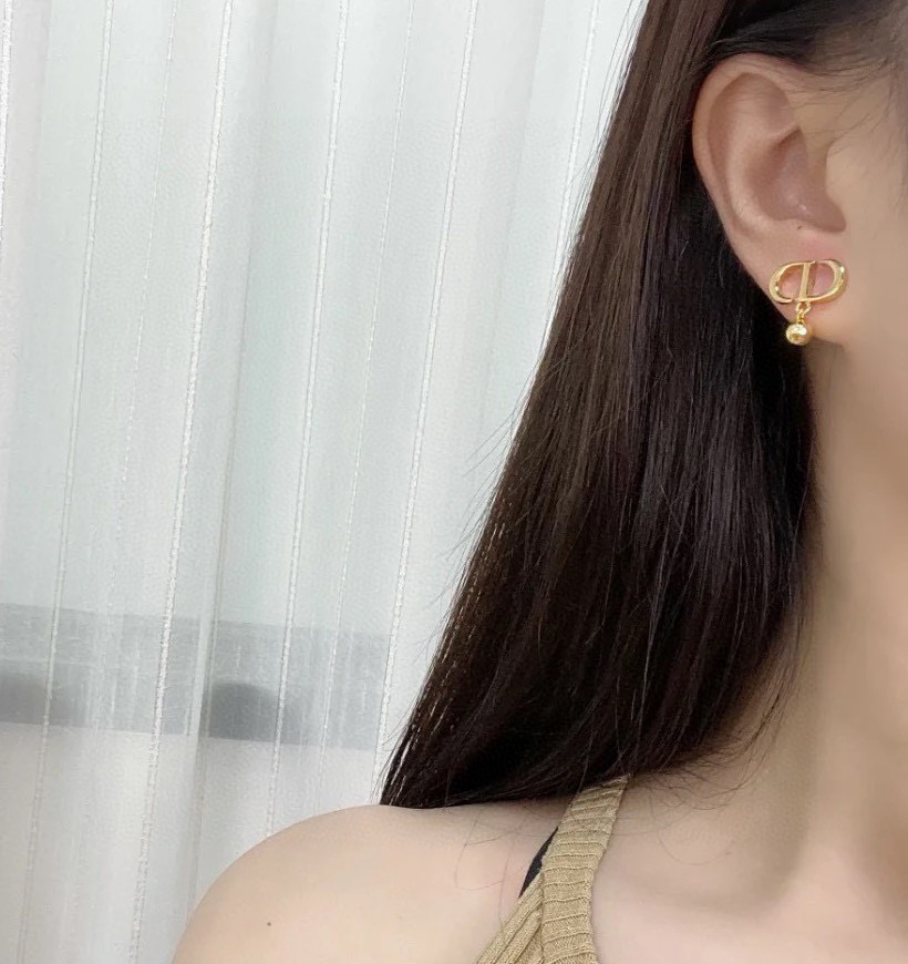 ディオール ピアス イヤリングスーパーコピー ロゴかたち ピアス 優雅レディ ゴールド_1