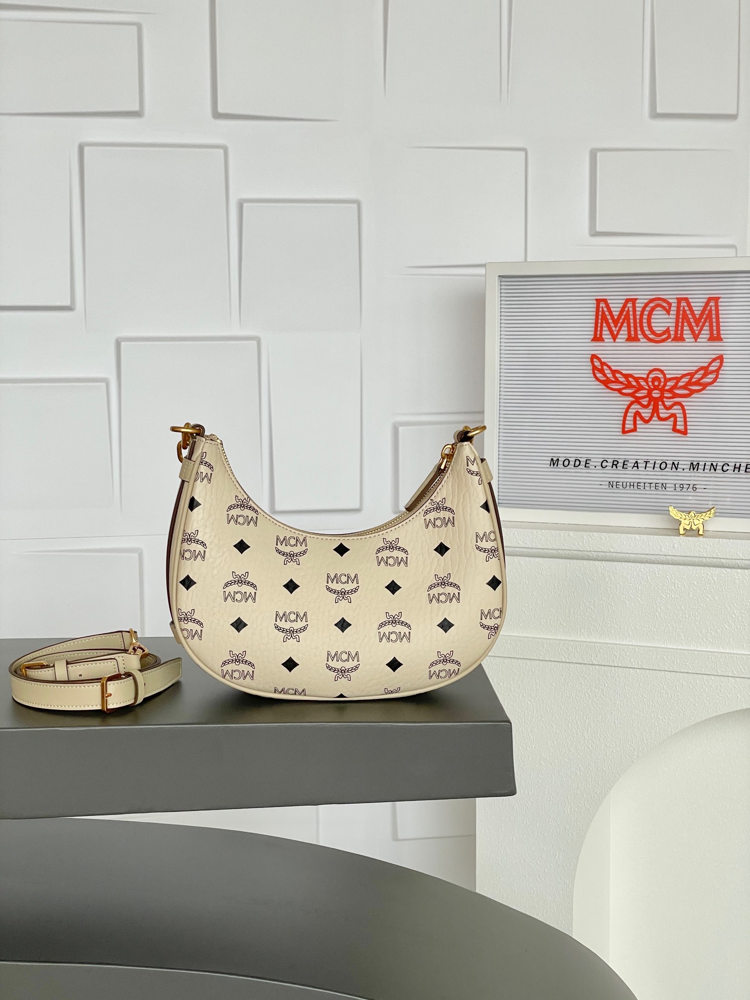 mcm 売るコピー エムシーエム  レザー 日常 斜め掛けバッグ 肩掛け H028 ホワイト_3