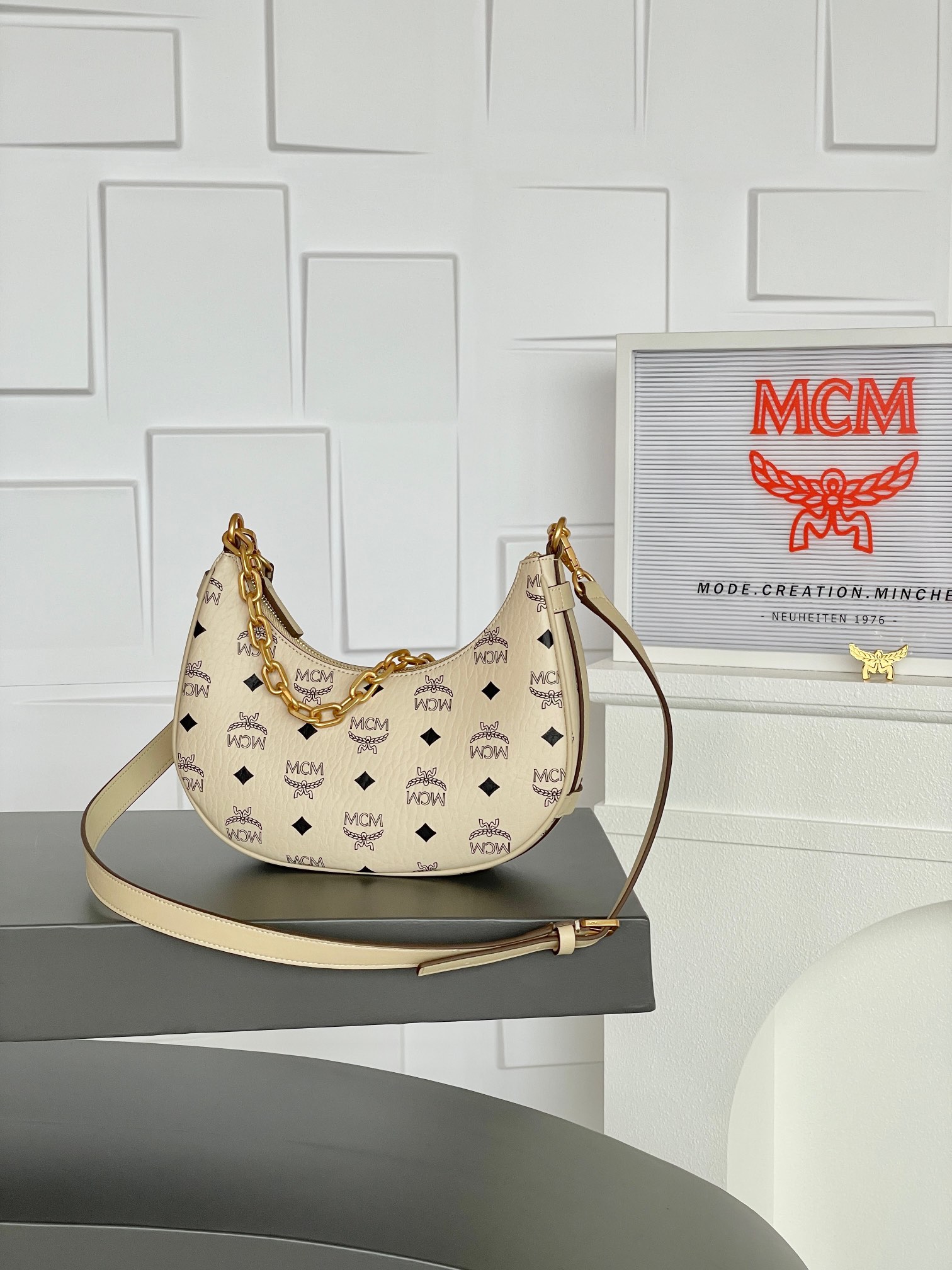 mcm 売るコピー エムシーエム  レザー 日常 斜め掛けバッグ 肩掛け H028 ホワイト_4