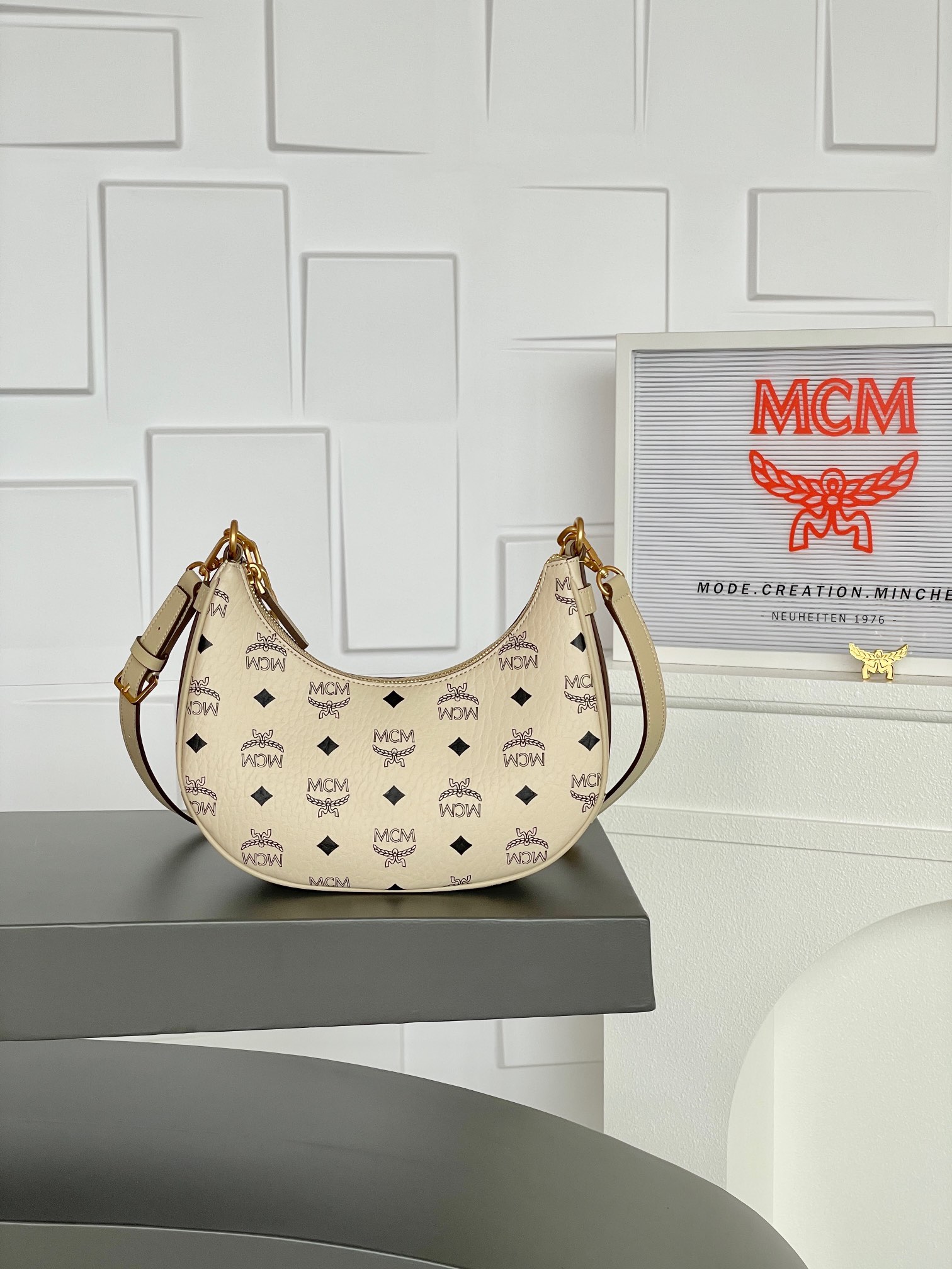 mcm 売るコピー エムシーエム  レザー 日常 斜め掛けバッグ 肩掛け H028 ホワイト_6