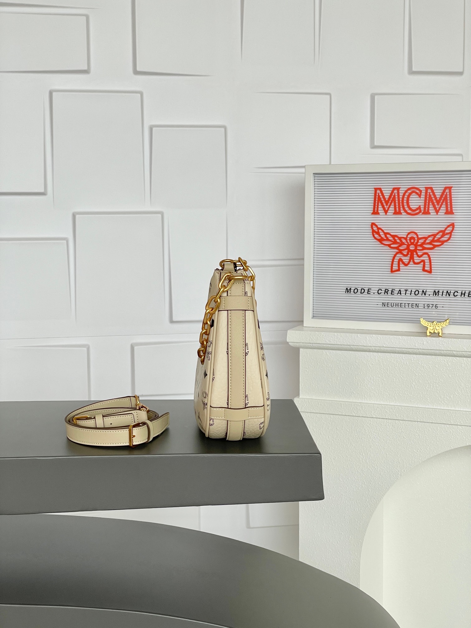 mcm 売るコピー エムシーエム  レザー 日常 斜め掛けバッグ 肩掛け H028 ホワイト_8