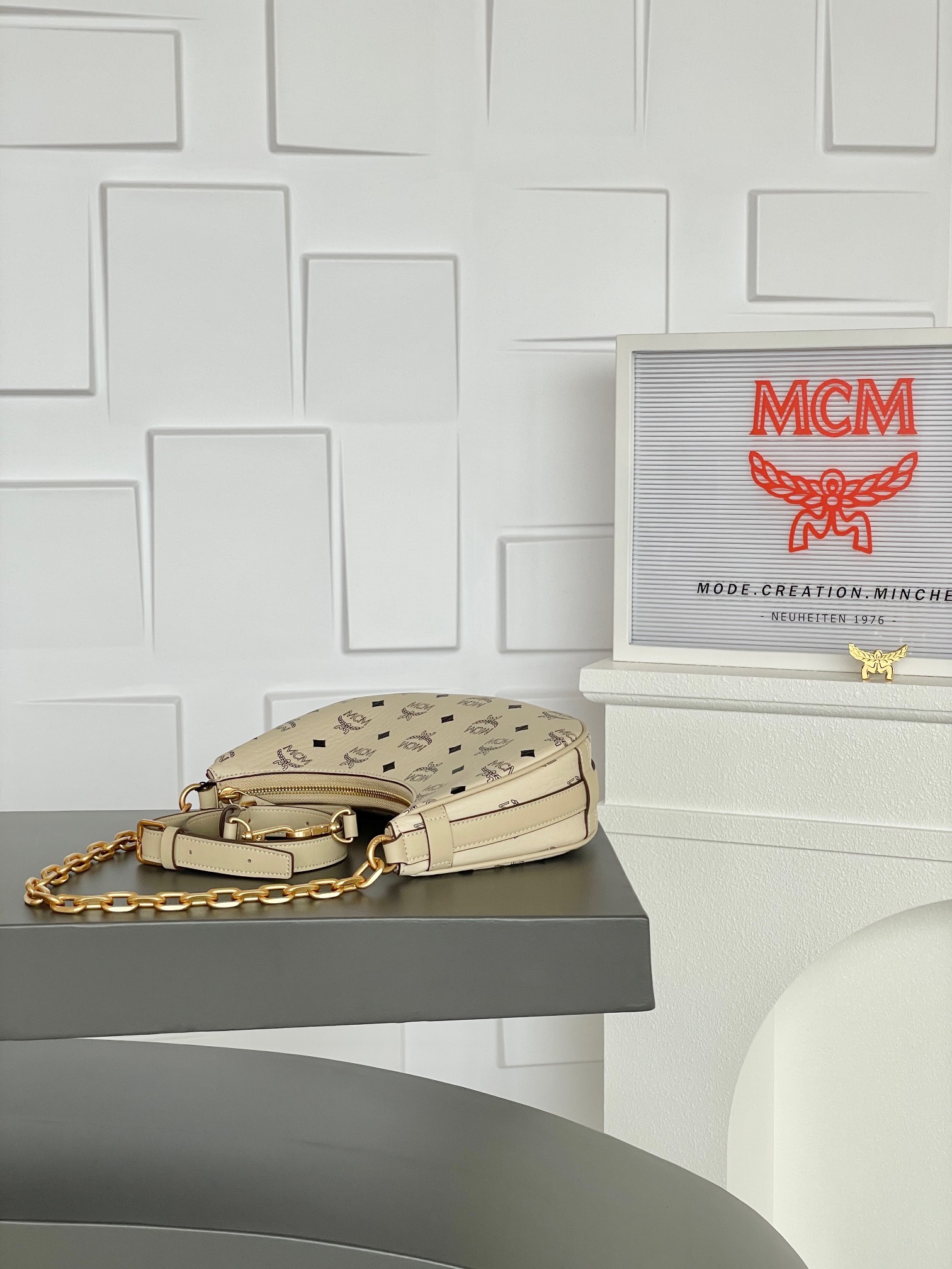 mcm 売るコピー エムシーエム  レザー 日常 斜め掛けバッグ 肩掛け H028 ホワイト_9