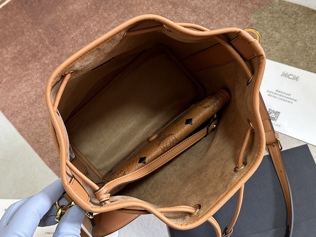 mcm バッグ 値段偽物 エムシーエム  レザー 通勤 斜め掛けバッグ 肩掛け 6411 ブラウン_3