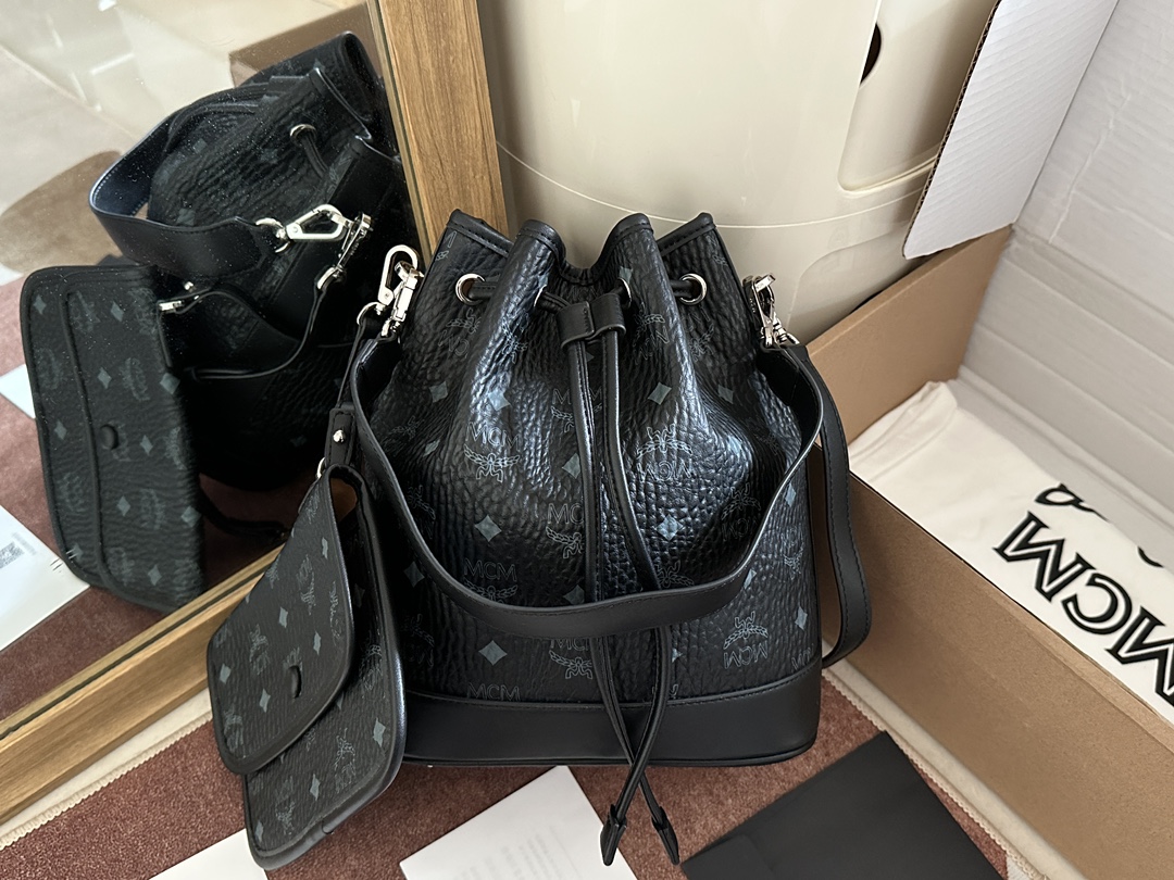 mcm 値段コピー エムシーエム  レザー 通勤 斜め掛けバッグ 肩掛け 6411 ブラック_3
