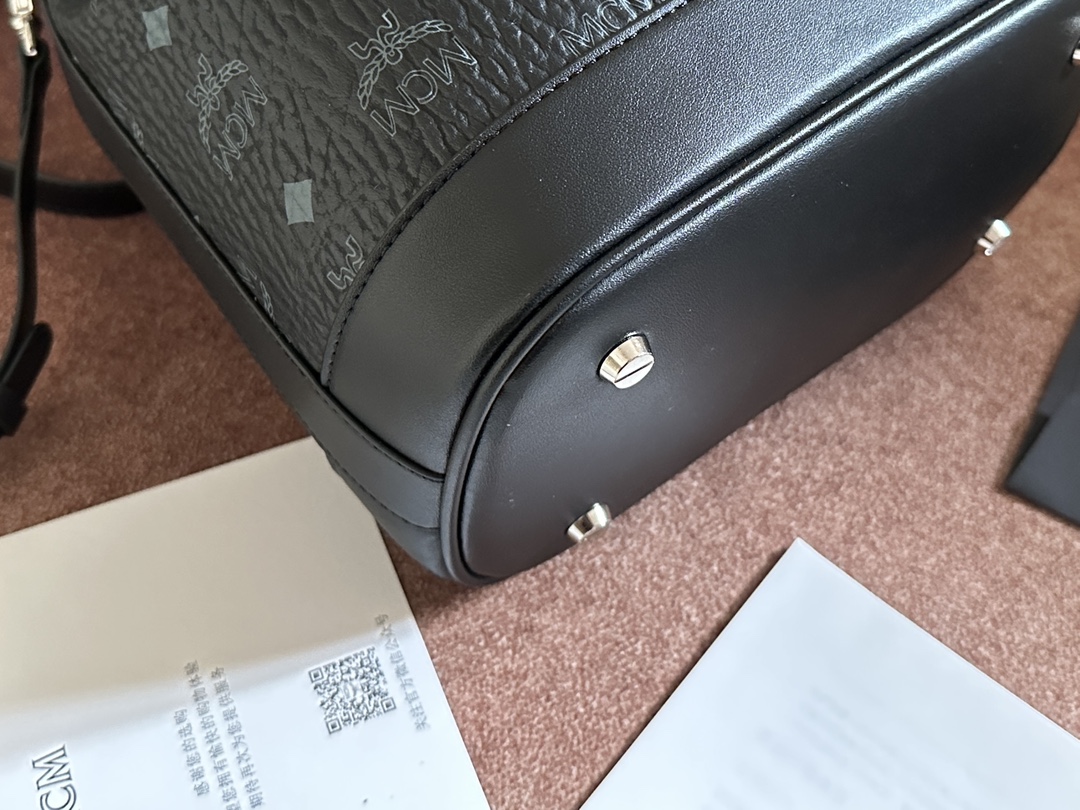 mcm 値段コピー エムシーエム  レザー 通勤 斜め掛けバッグ 肩掛け 6411 ブラック_5