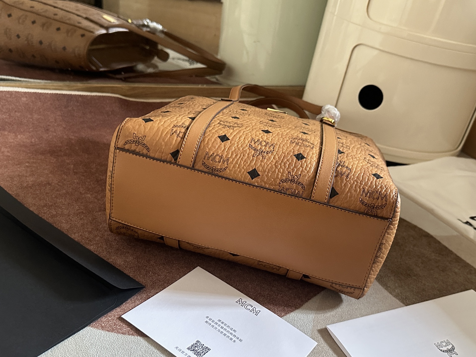 mcm エムシーエム ボストンバッグ偽物  レザー 通勤 ハンドバッグ トート 6704 ブラウン_3