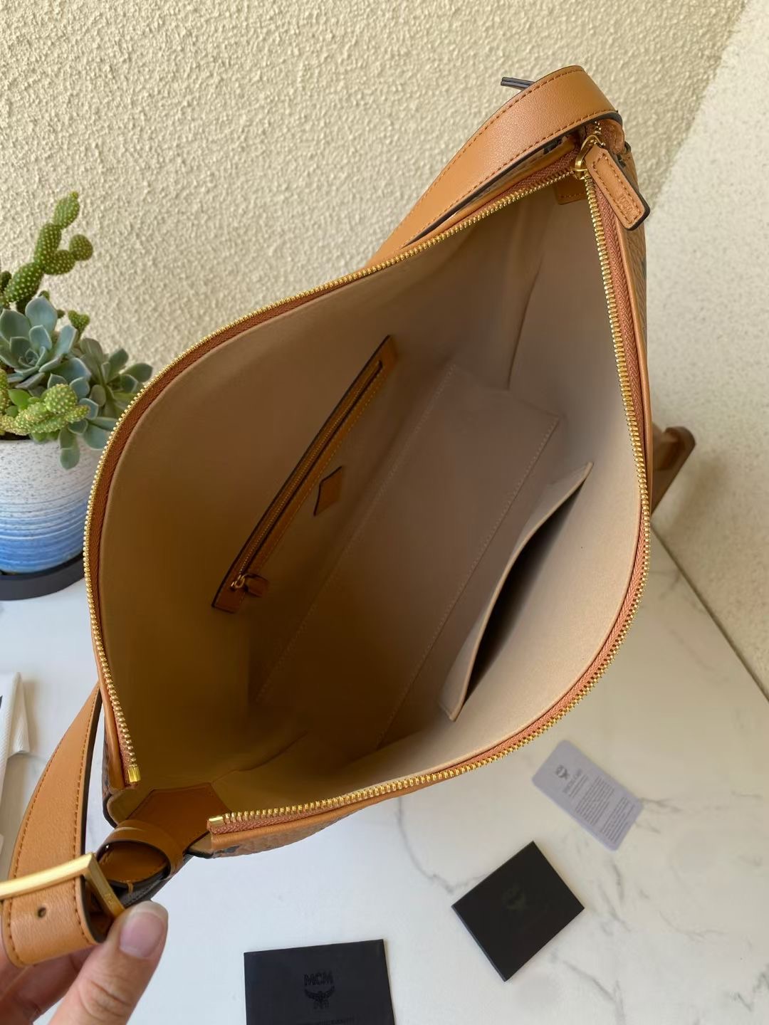 mcm バッグ ヤフオク偽物 エムシーエム レザー 通勤 優雅 ハンドバッグ トート 6721 ブラウン_6