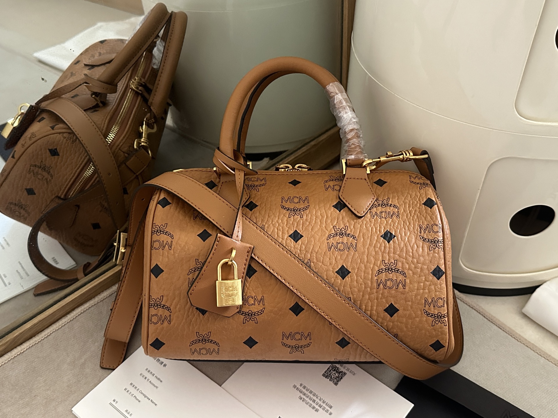 高級感たっぷり mcm 売るスーパーコピー レザー 優雅 ハンドバッグ トート 6214 ブラウン_3