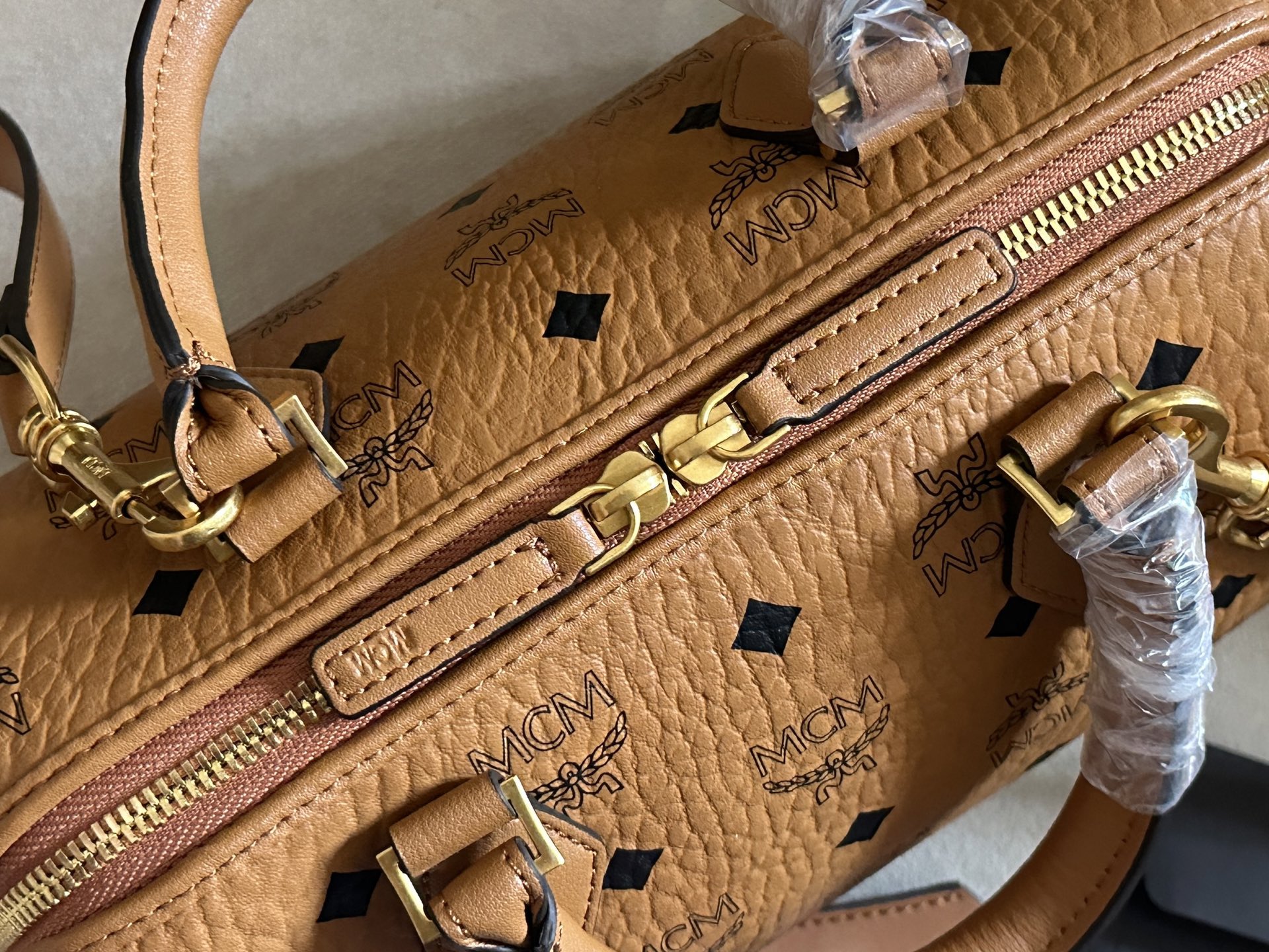高級感たっぷり mcm 売るスーパーコピー レザー 優雅 ハンドバッグ トート 6214 ブラウン_6