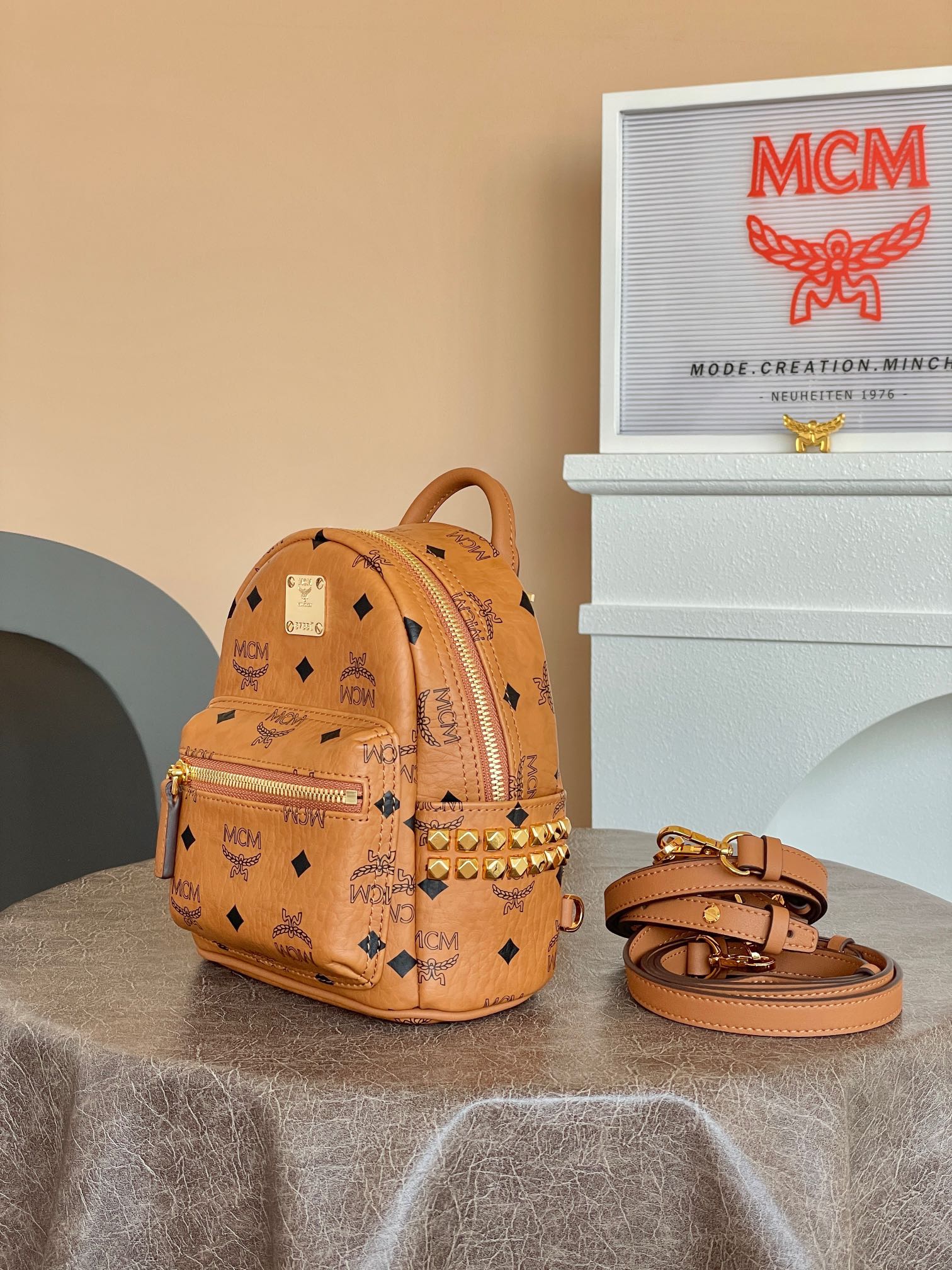お値打ち価格 mcm ライン偽物 優雅レディ エムシーエム 牛革 バックバッグ B041 ブラウン_2