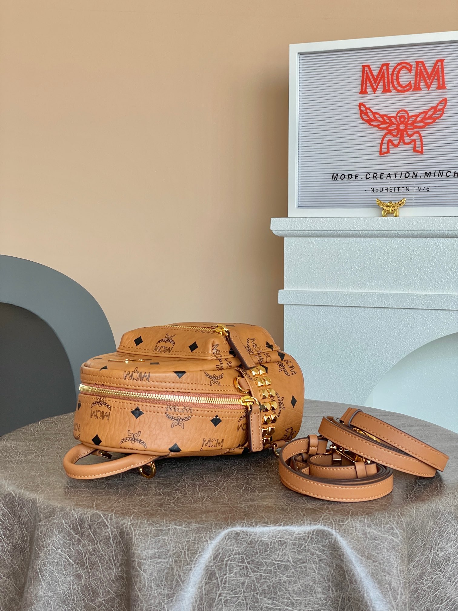 お値打ち価格 mcm ライン偽物 優雅レディ エムシーエム 牛革 バックバッグ B041 ブラウン_4