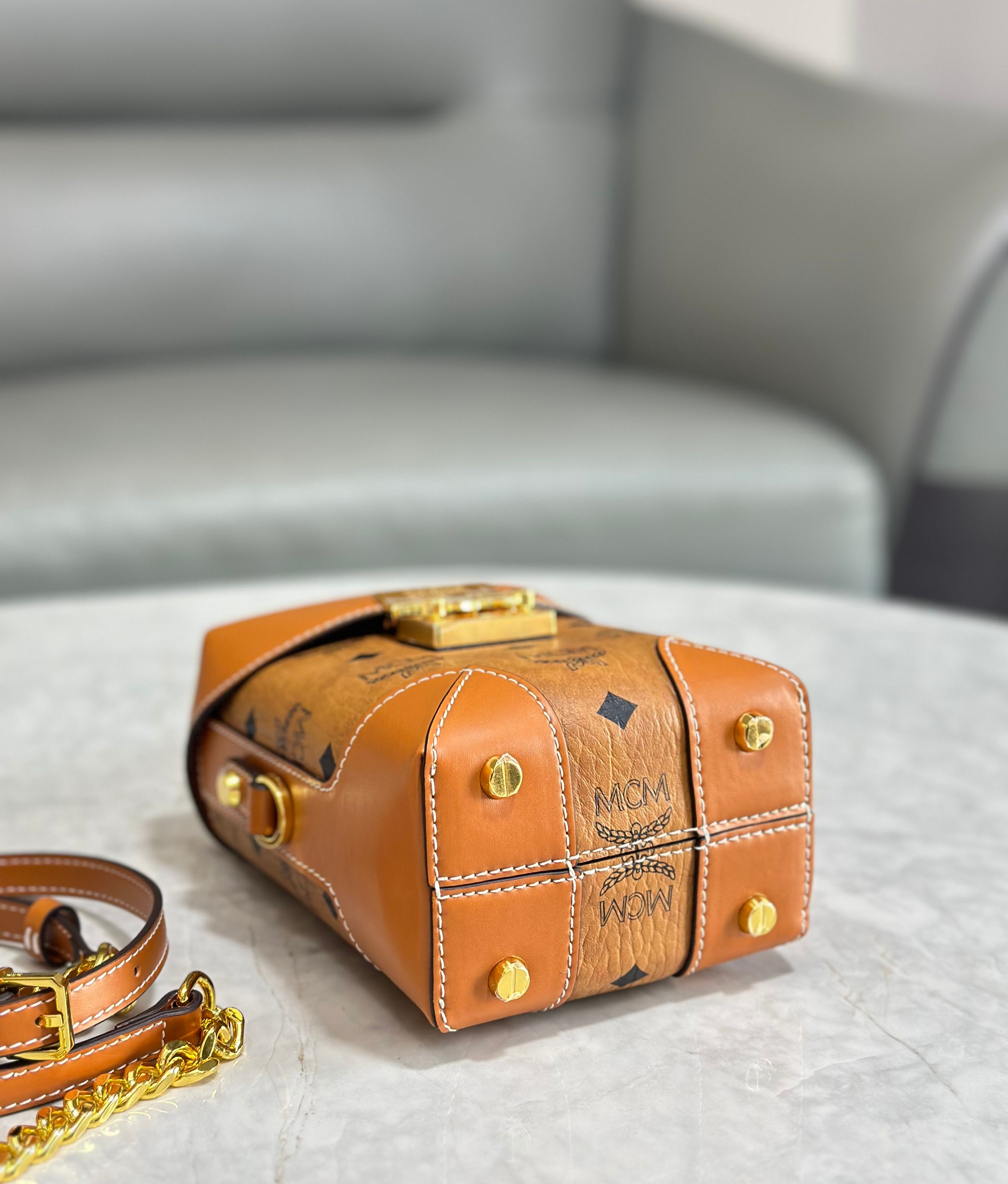 MCM 限定の人気 エムシーエムリュックコピー 優雅レディ 牛革 斜め掛けバッグ G11 ブラウン_5