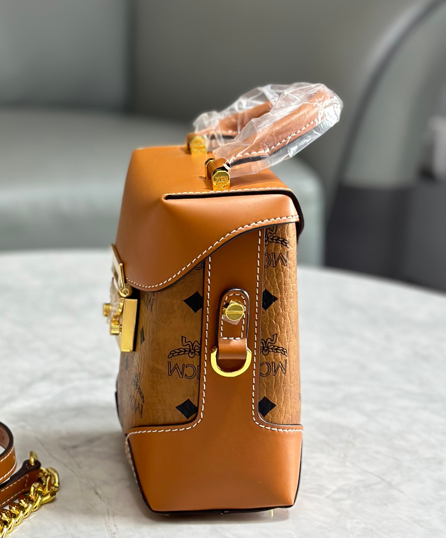 MCM 限定の人気 エムシーエムリュックコピー 優雅レディ 牛革 斜め掛けバッグ G11 ブラウン_6