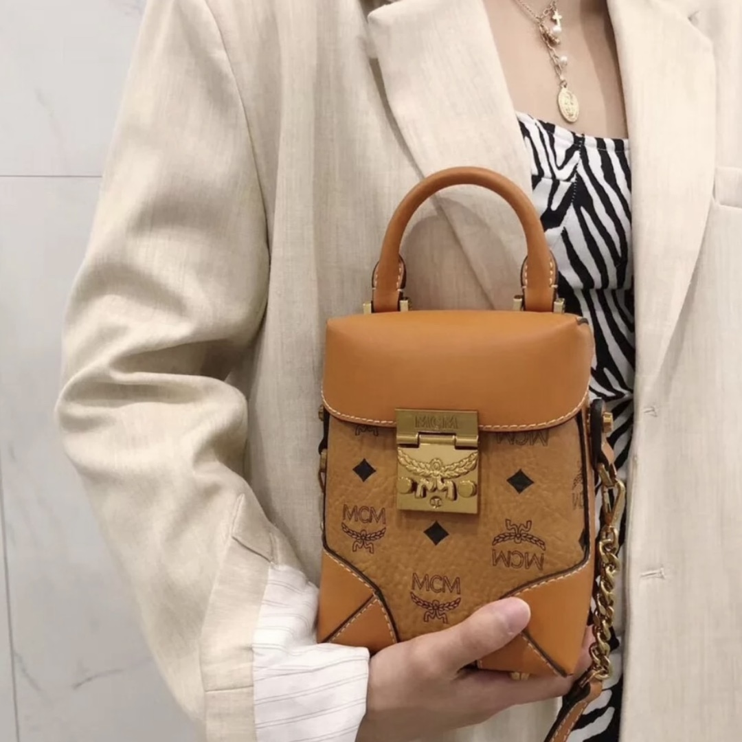 MCM 限定の人気 エムシーエムリュックコピー 優雅レディ 牛革 斜め掛けバッグ G11 ブラウン_8