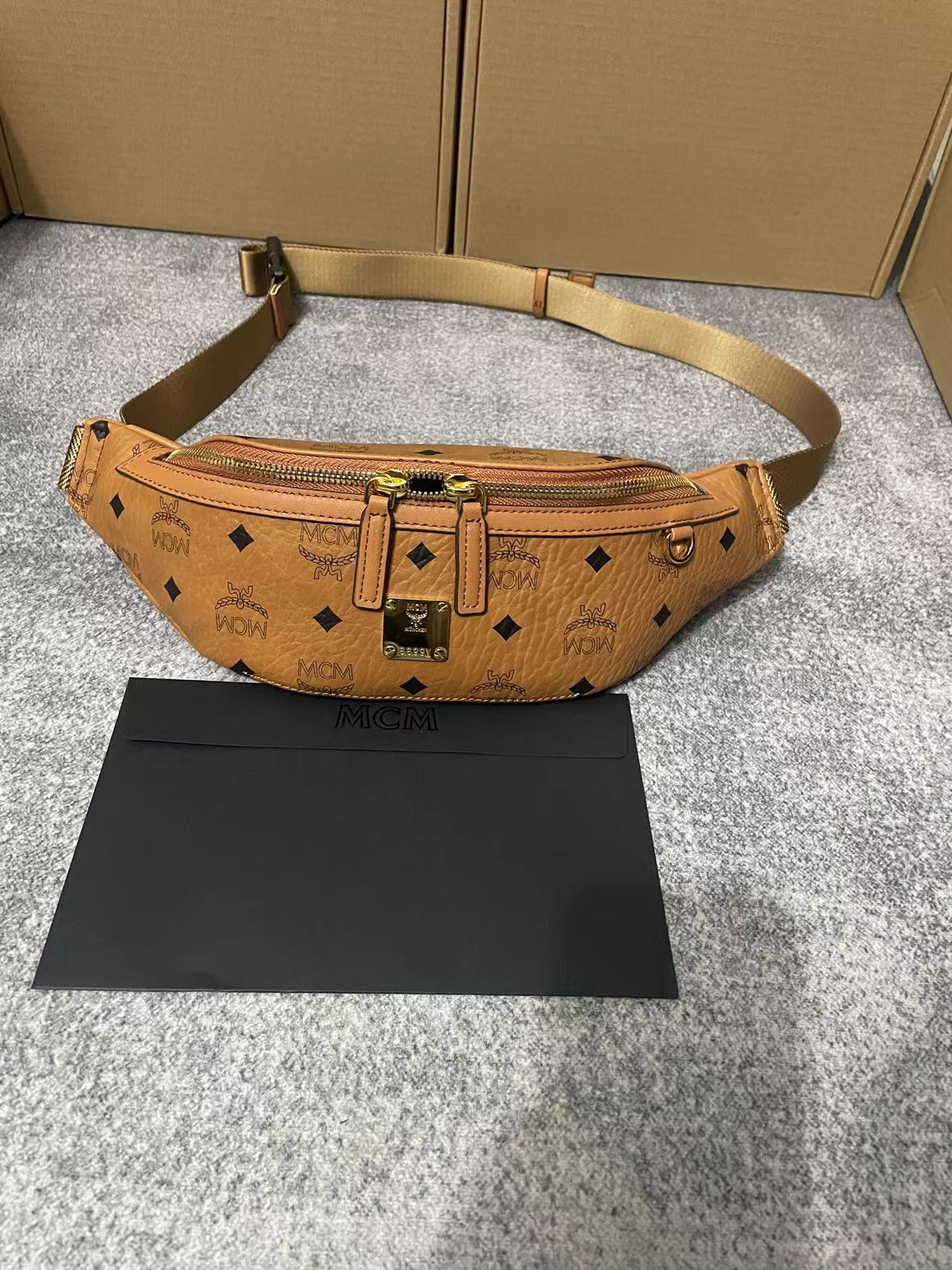 MCM エムシーエムバック偽物 優雅レディ 牛革 腰バッグ ミニサイズ 1040 ブラウン_1