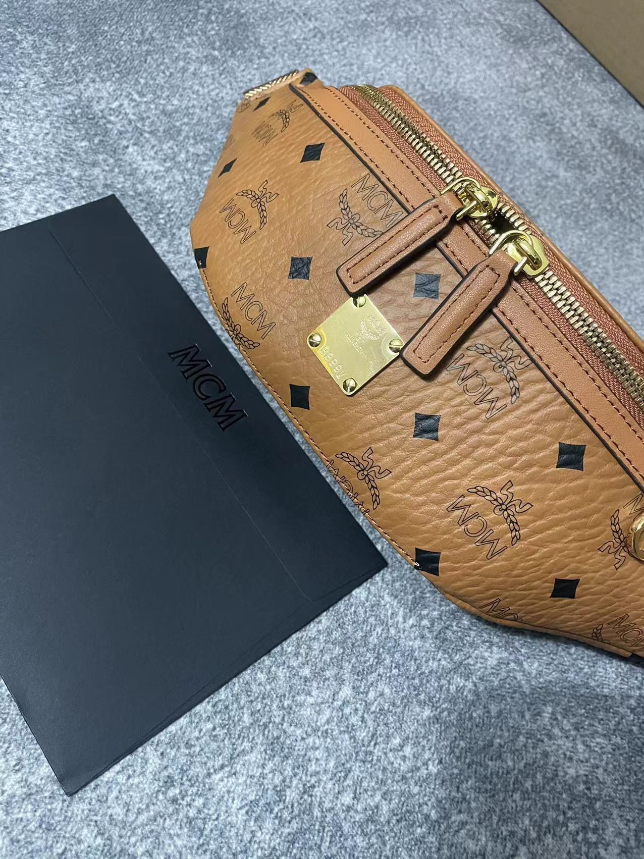 MCM エムシーエムバック偽物 優雅レディ 牛革 腰バッグ ミニサイズ 1040 ブラウン_3