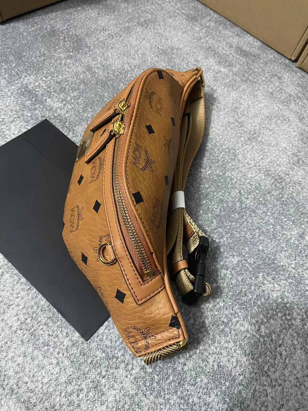 MCM エムシーエムバック偽物 優雅レディ 牛革 腰バッグ ミニサイズ 1040 ブラウン_4