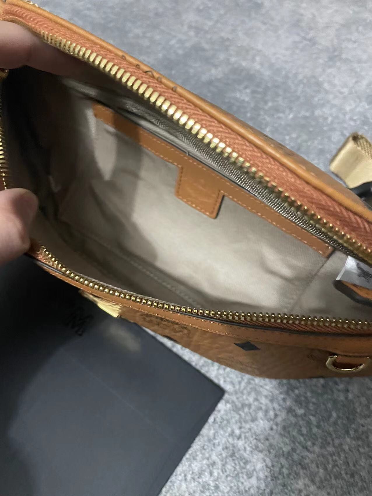 MCM エムシーエムバック偽物 優雅レディ 牛革 腰バッグ ミニサイズ 1040 ブラウン_7