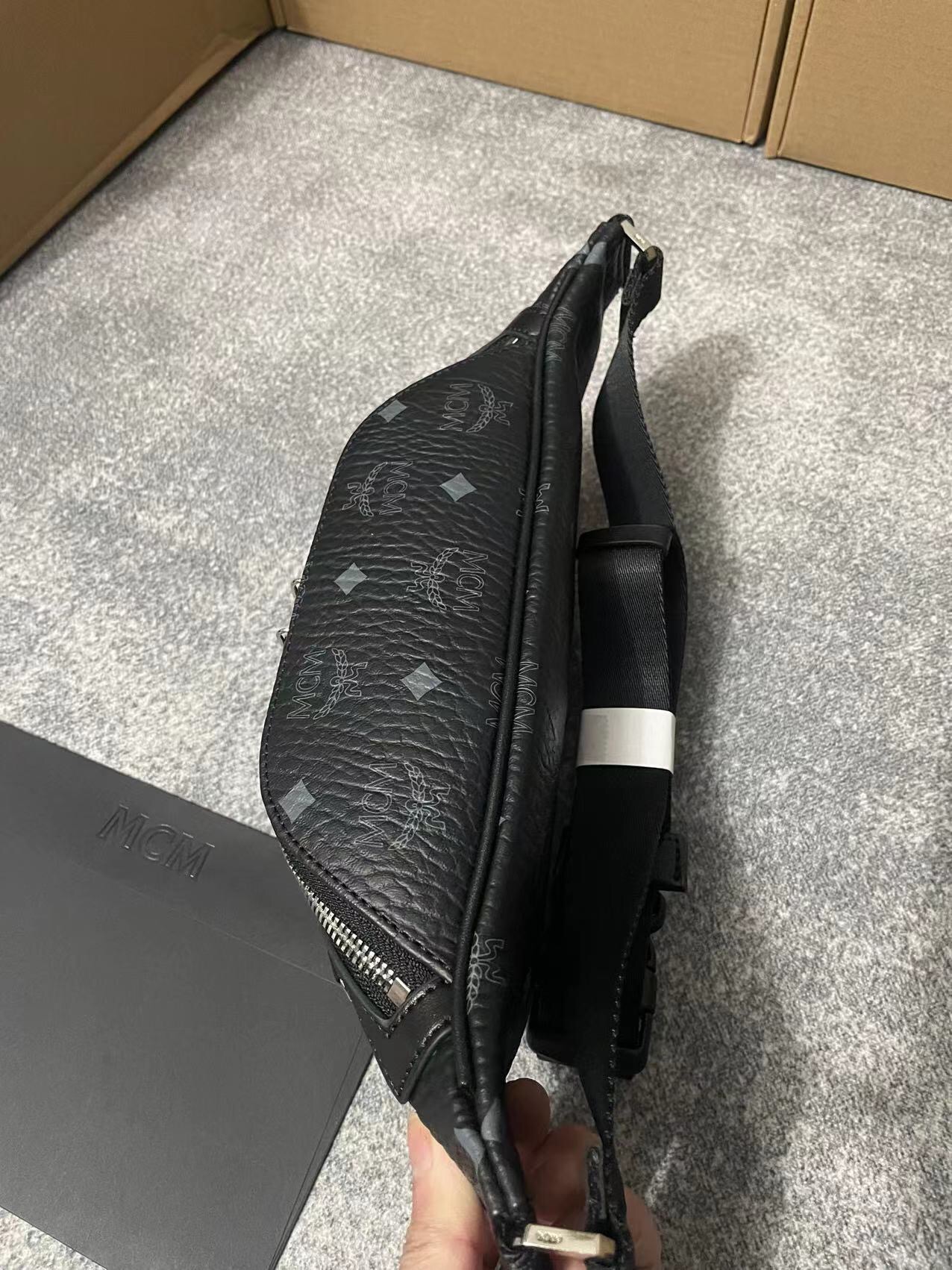 MCM エムシーエム バッグコピー 優雅レディ 牛革 腰バッグ ミニサイズ 1040 ブラック_5