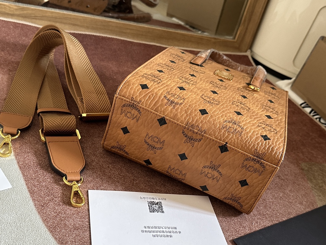 mcm 値段スーパーコピー トート 優雅 ハンドバッグ 斜め掛け 牛革 6711 ブラウン_4