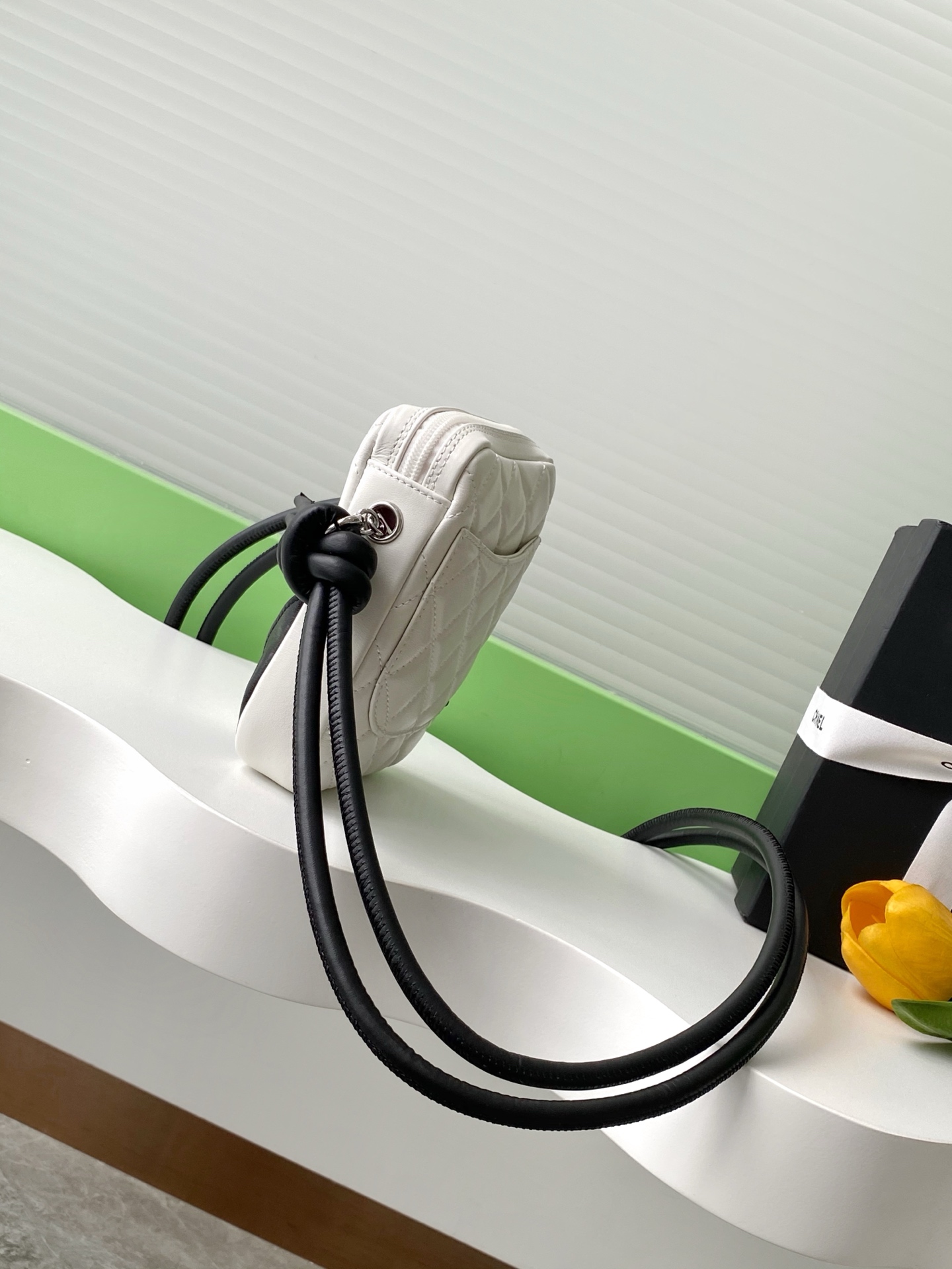 可愛い シャネルバッグ 定番激安通販 斜め掛けバッグ ミニカメラバッグ AS6340 ホワイト_2