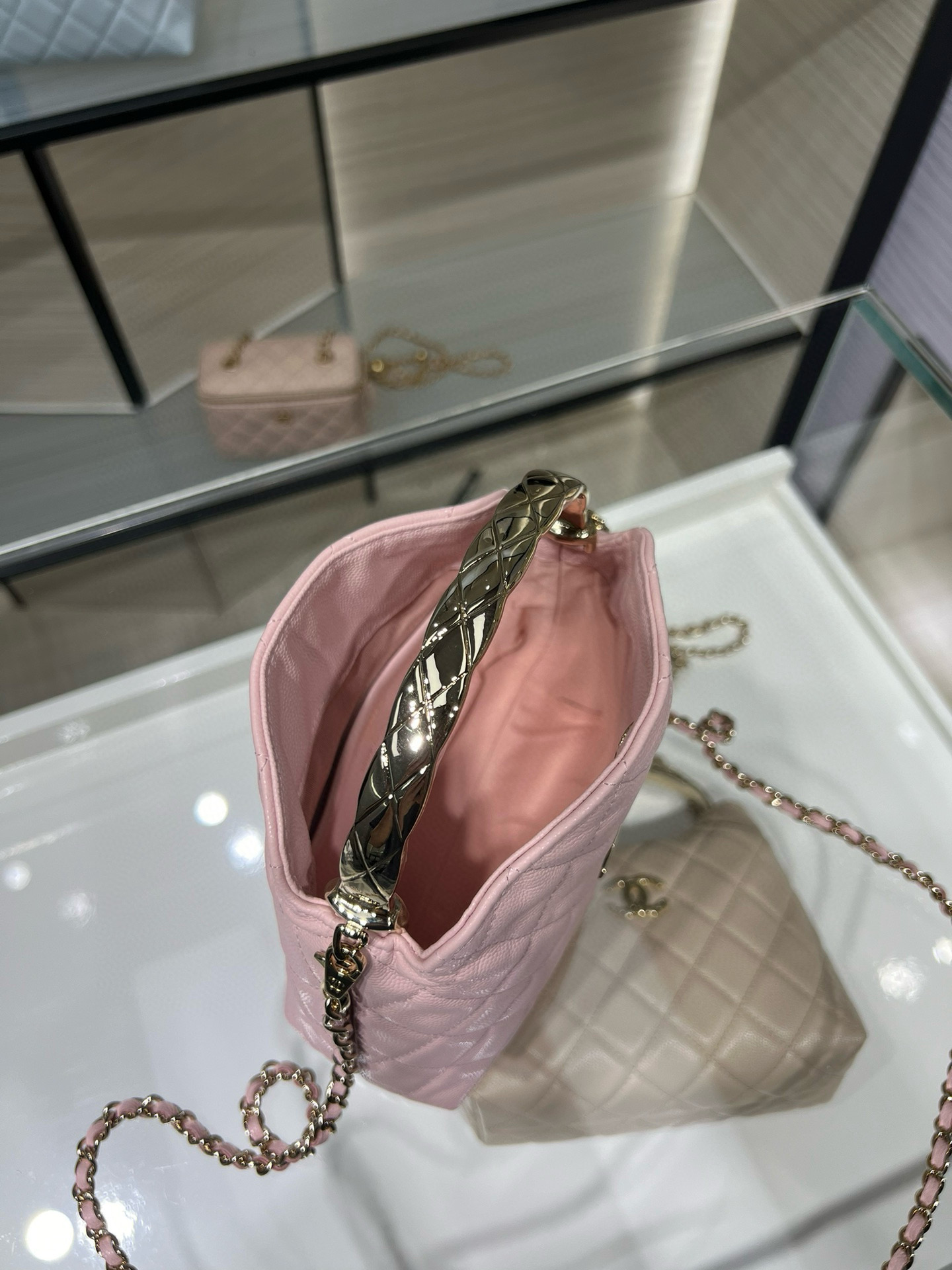 シャネルバッグ 店舗スーパーコピー 斜め掛けバッグ ハンドバッグ AP4591Y ピンク_4