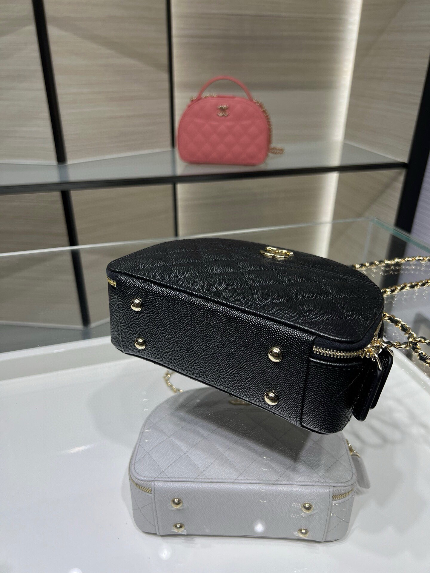 特別価格 シャネル バッグ取り扱い店舗スーパーコピー 斜め掛けバッグ ハンドバッグ AP4438Y ブラック_2