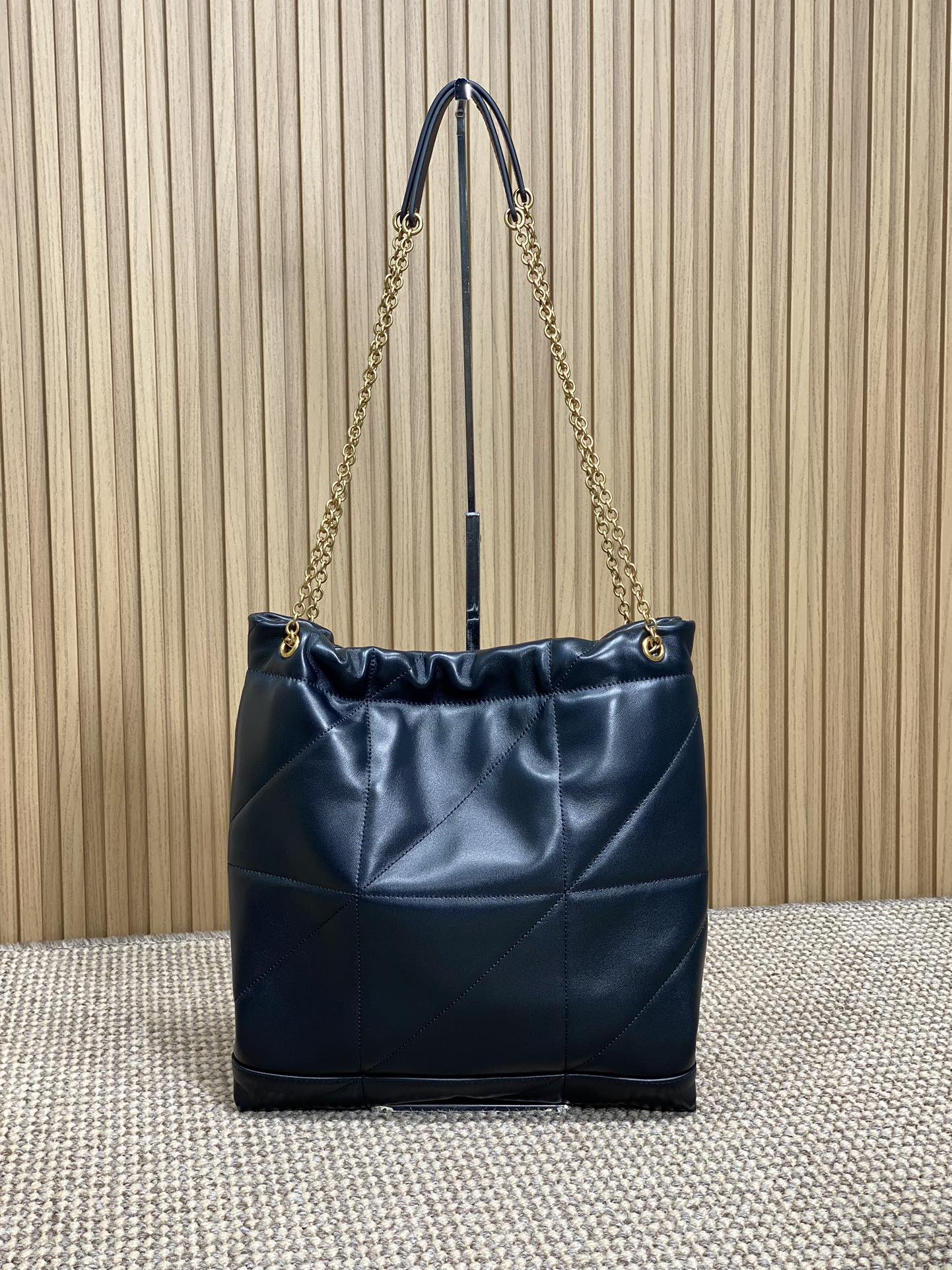 イブ サン ローラン バッグ偽物 本革 ハンドバッグ 肩掛け 優雅レディ 781666 ブラック_1