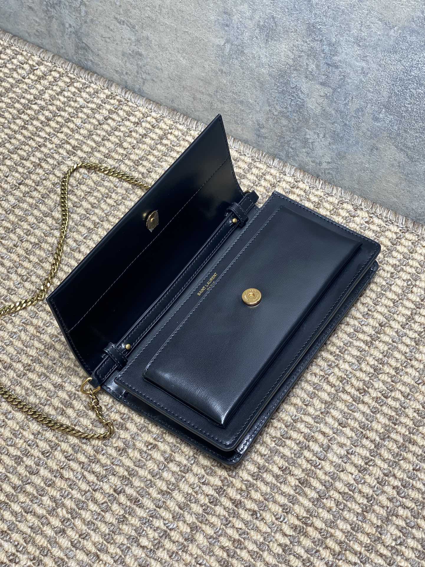 サン ローラン クラッチ バッグコピー 本革 斜め掛けバッグ チェーン 優雅レディ 810997 ブラック_3