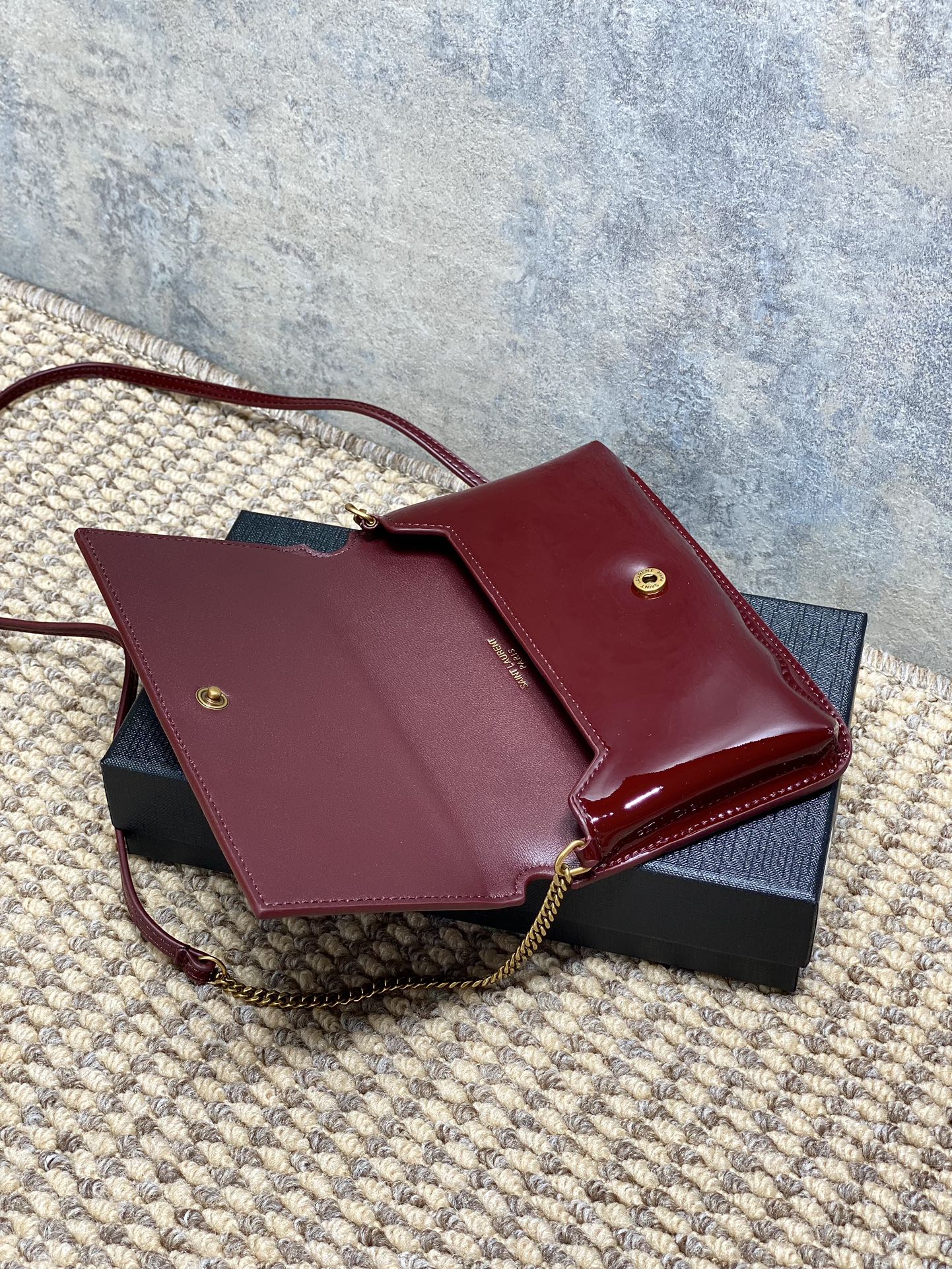 リヴゴーシュ サン ローランスーパーコピー 優雅 斜め掛けバッグ 本革 ミニ 実用 635095 レッド_5