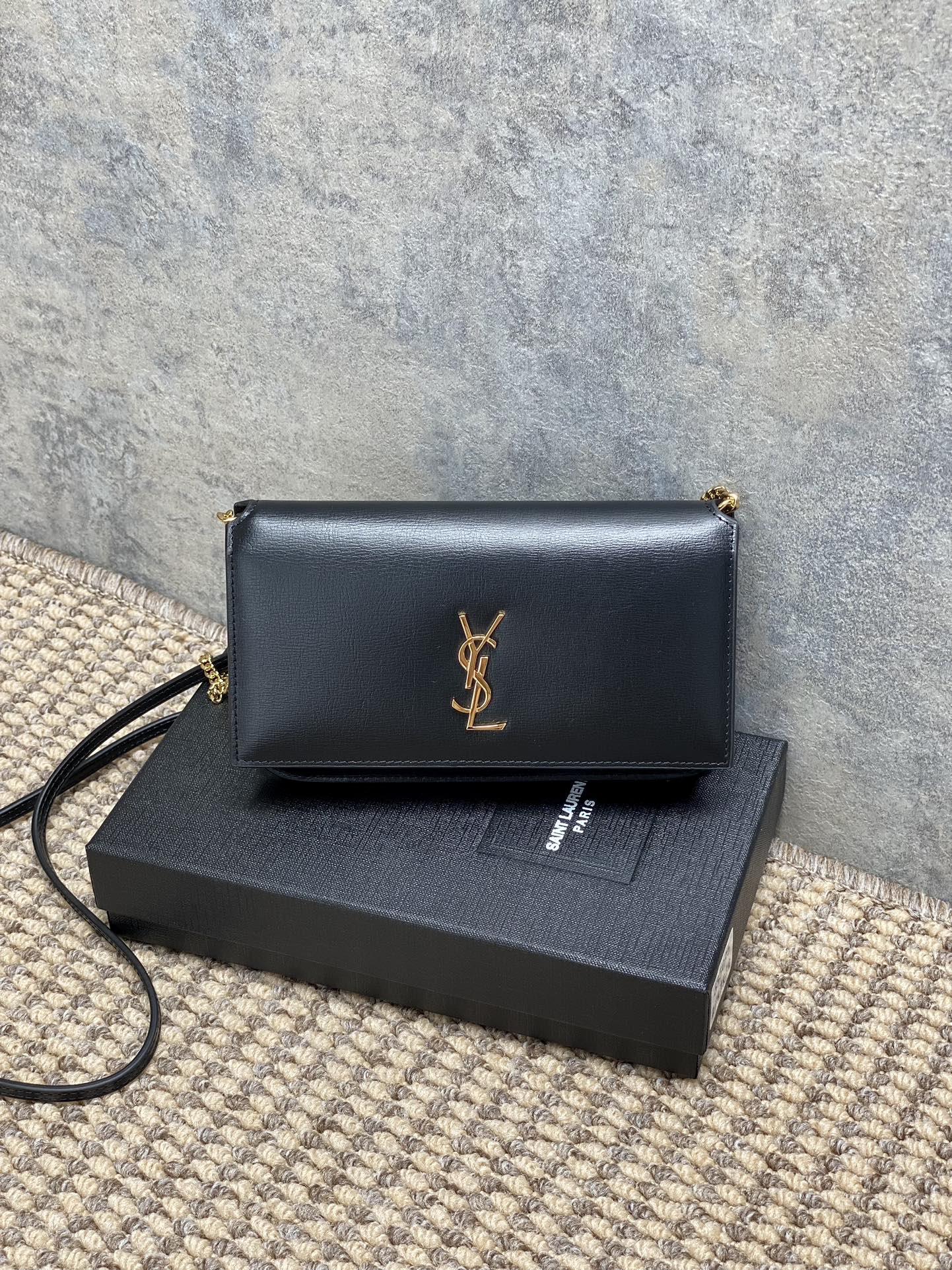 ysl クラッチ バッグスーパーコピー 優雅 斜め掛けバッグ 本革 ミニ 実用 635095 ブラック_1