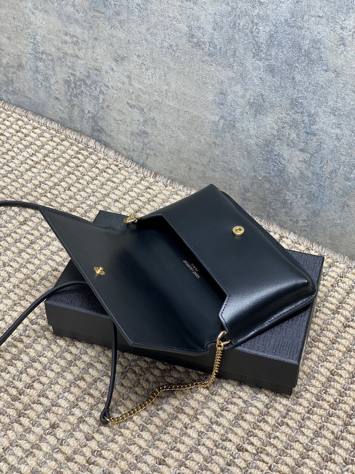 ysl クラッチ バッグスーパーコピー 優雅 斜め掛けバッグ 本革 ミニ 実用 635095 ブラック_3