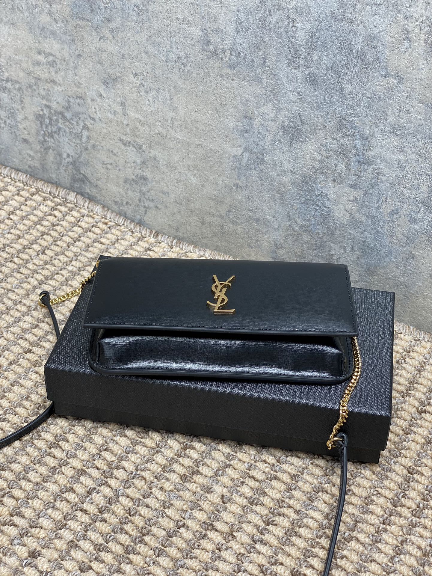 ysl クラッチ バッグスーパーコピー 優雅 斜め掛けバッグ 本革 ミニ 実用 635095 ブラック_4