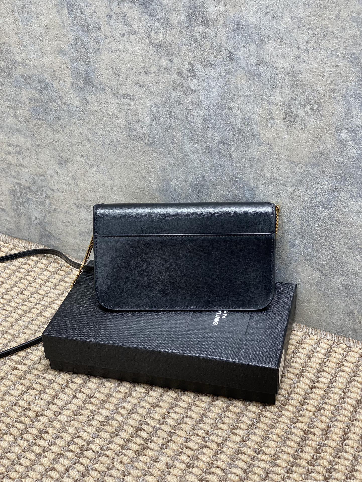 ysl クラッチ バッグスーパーコピー 優雅 斜め掛けバッグ 本革 ミニ 実用 635095 ブラック_5