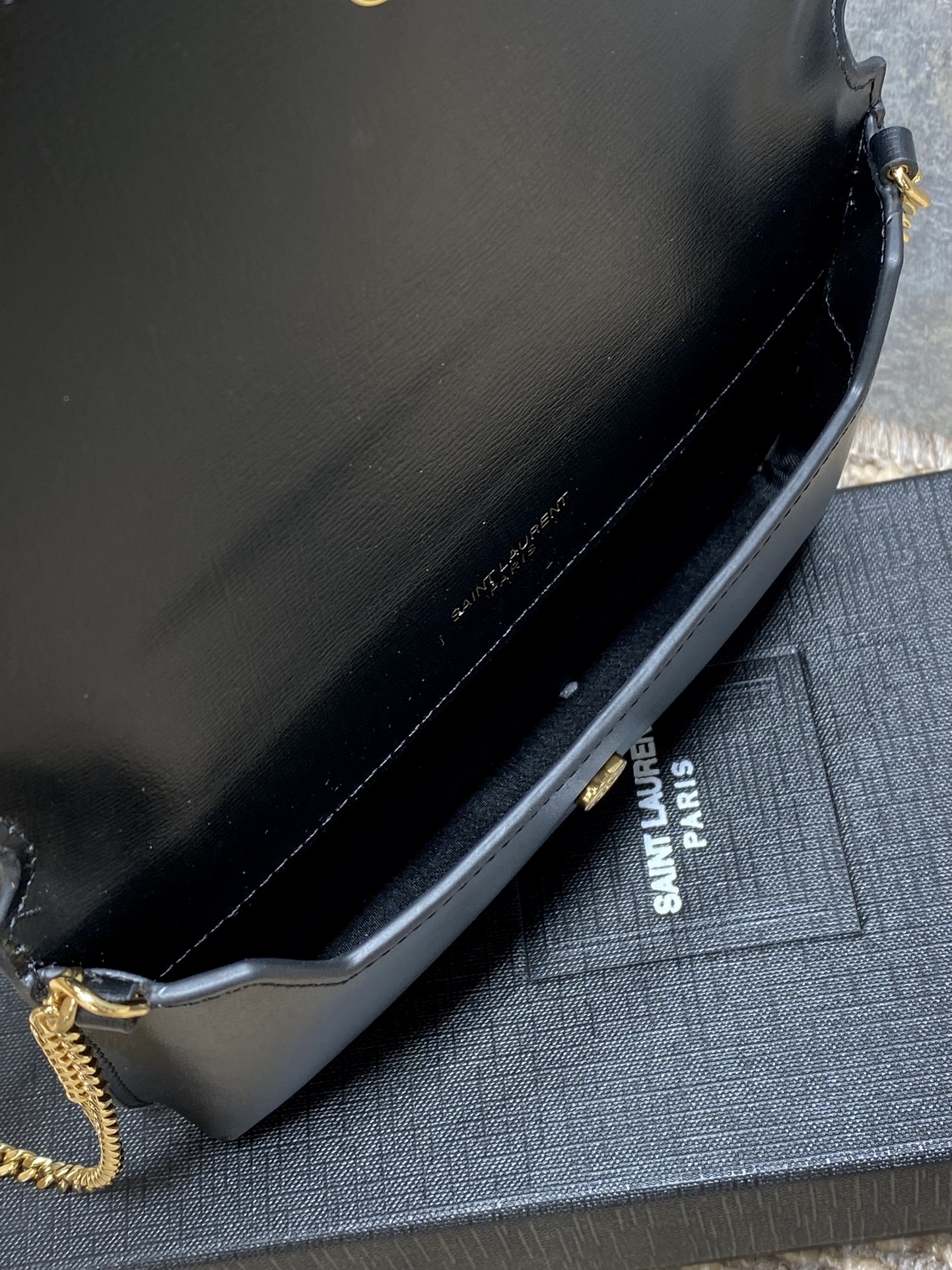 ysl クラッチ バッグスーパーコピー 優雅 斜め掛けバッグ 本革 ミニ 実用 635095 ブラック_9