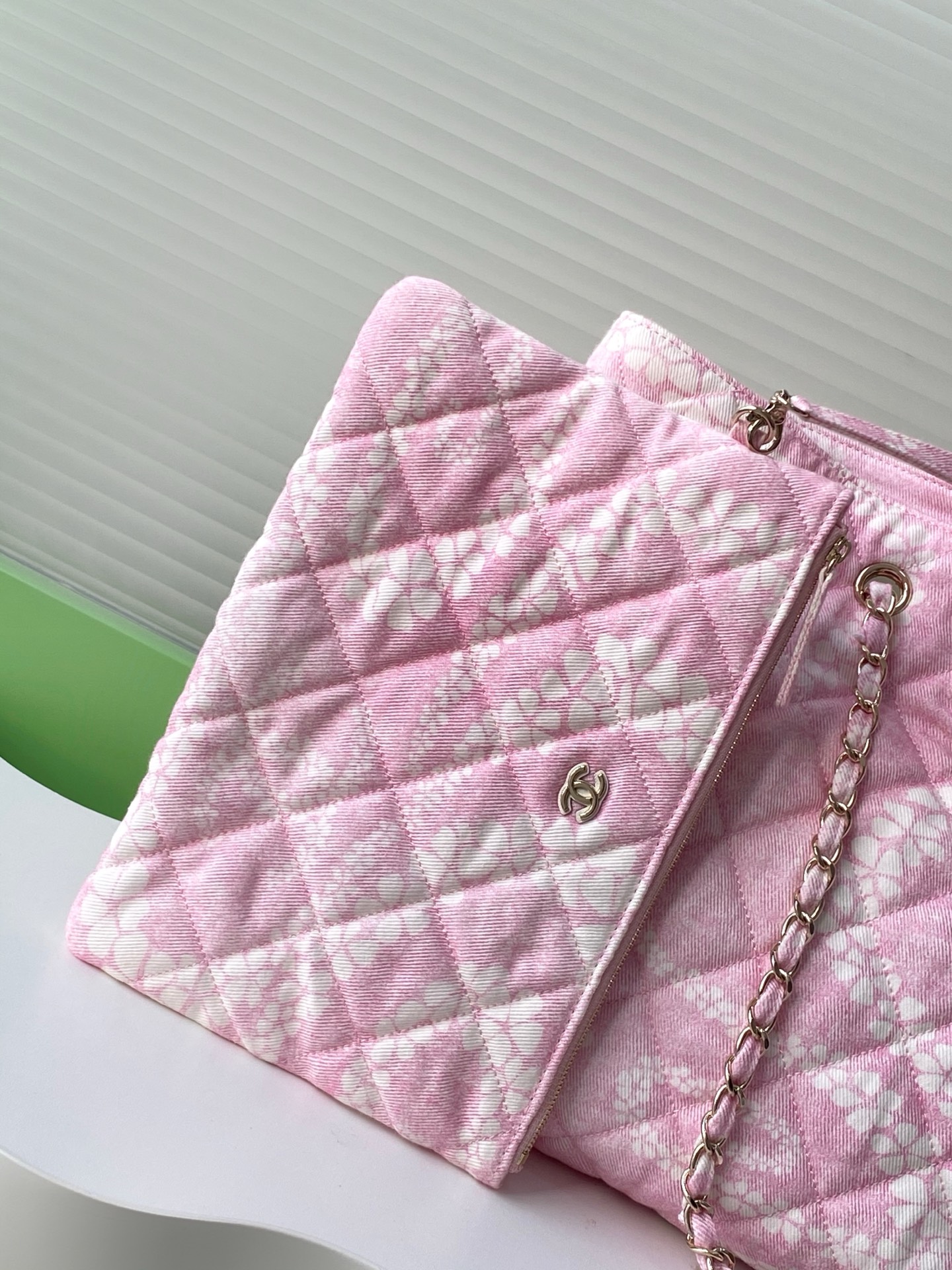眩しい シャネルバッグ 溶けるスーパーコピー 牛革 レザー 優雅 ハンドバッグ お洒落 AS5429 ピンク_3